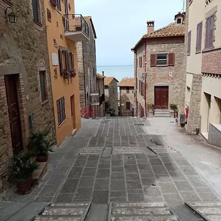 Il Borgo Antico Monte del Lago