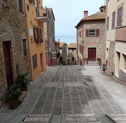 Il Borgo Antico Monte del Lago